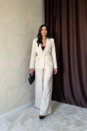 Bej Cep Kapaklı Ve Kemerli Ceket resmi